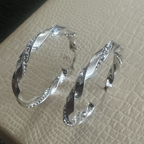 🔥.925 Tested Sterling Silver Crystal Jordan Mom Twisted Cable Hoop Earrings🔥 - Picture 2 of 10